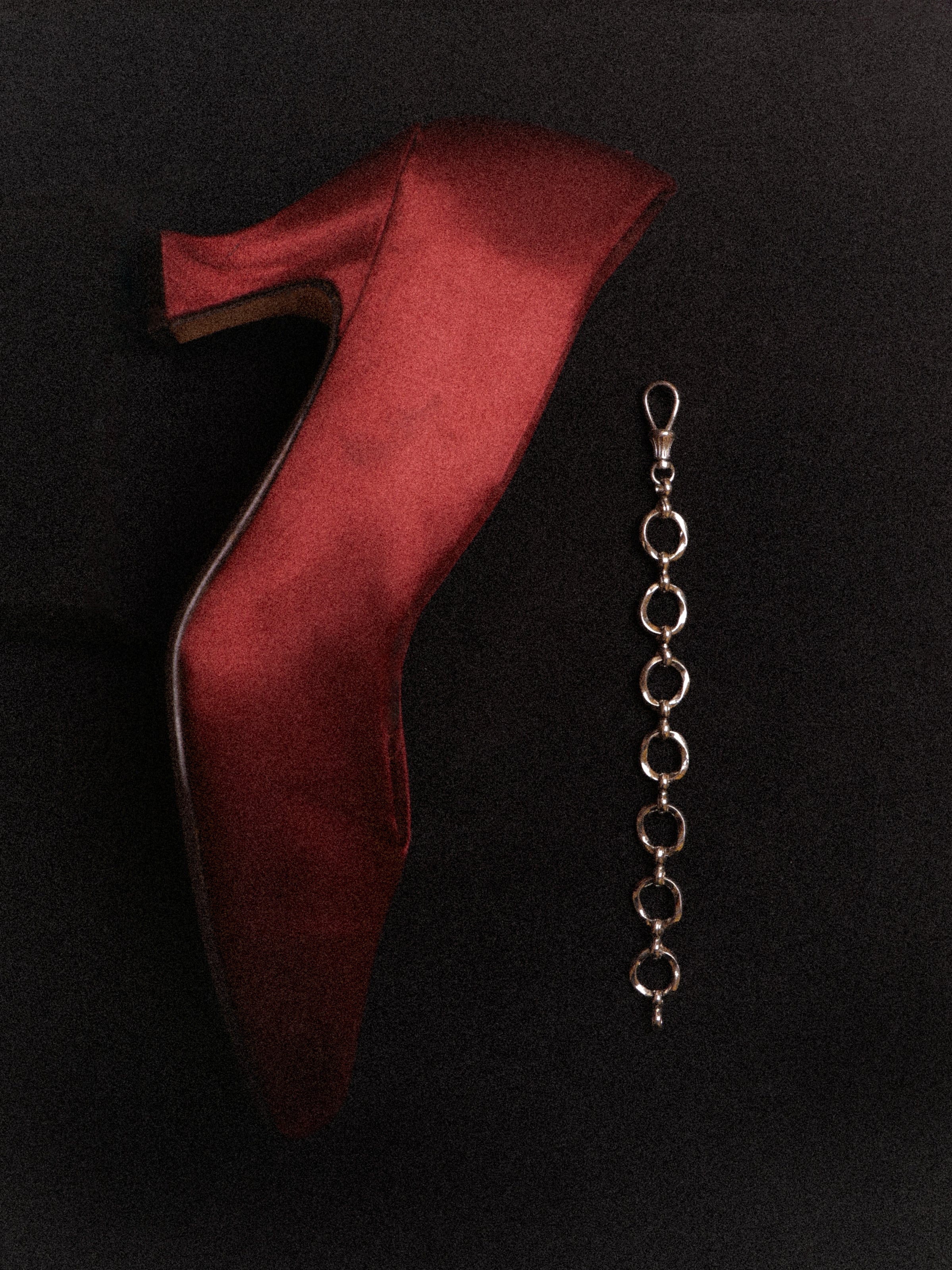 red-shoe-sterling-silver-bracelet-fine-jewellery-black-background