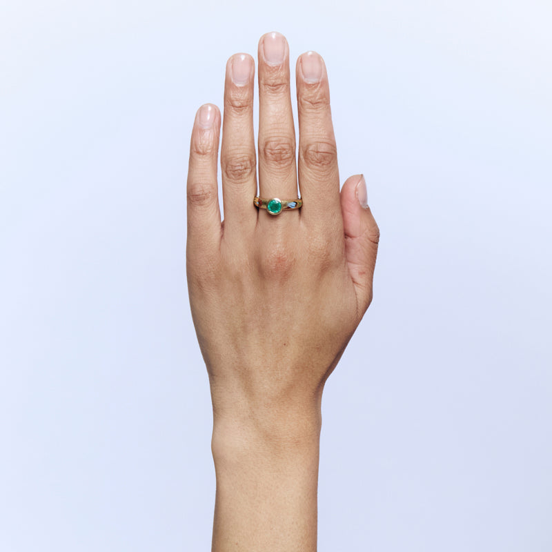 Viriditas Ring in Emerald - 18K Solid Gold